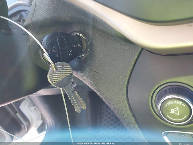 1C4PJLCB8FW670430 Jeep Cherokee Latitude