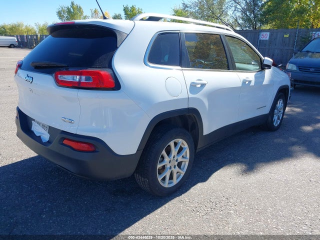 1C4PJLCB8FW670430 Jeep Cherokee Latitude