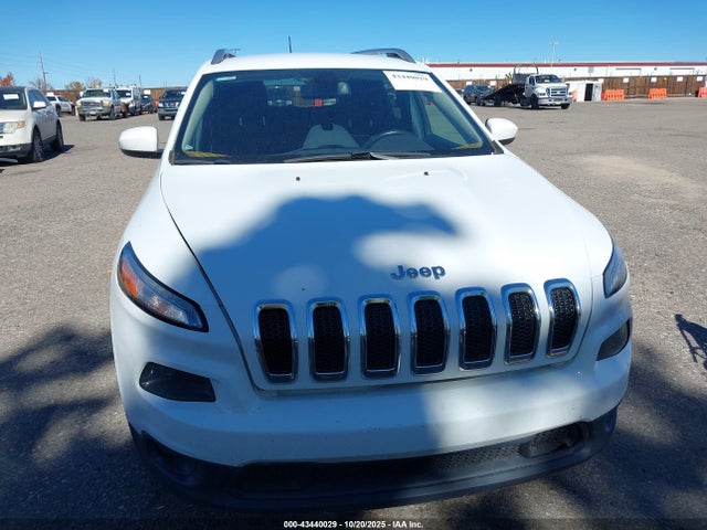 1C4PJLCB8FW670430 Jeep Cherokee Latitude