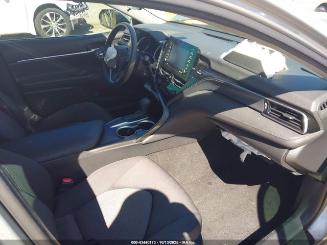 43440173 :رقم المزاد ، 4T1C11AK5MU446834 vin ، 2021 Toyota Camry Le مزاد بيع