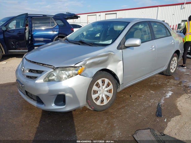 43440302 :رقم المزاد ، JTDBU4EE1B9156913 vin ، 2011 Toyota Corolla Le مزاد بيع