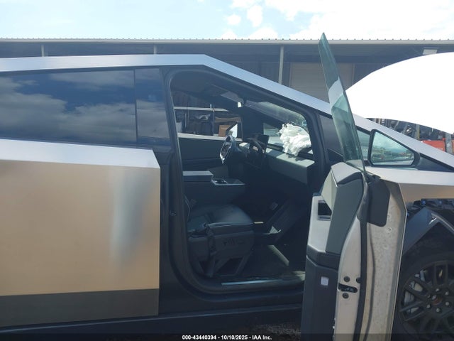 2024 TESLA CYBERTRUCK 7G2CEHED8RA049481 Photo 4