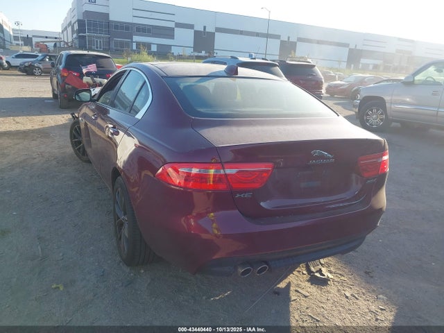 2017 JAGUAR XE SAJAR4BN2HA968490 Photo 2