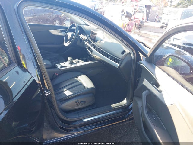 2017 AUDI A4 WAUGNAF45HN008154 Photo 4