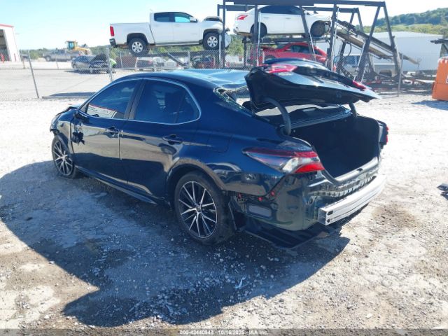 2021 TOYOTA CAMRY 4T1G11AK1MU472607 Photo 2