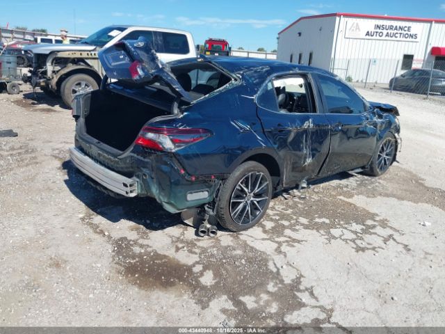 2021 TOYOTA CAMRY 4T1G11AK1MU472607 Photo 3