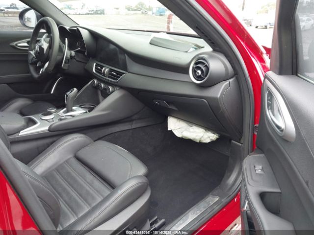 2023 ALFA ROMEO GIULIA ZARFAMBN9P7669561 Photo 4