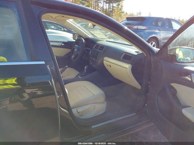 2011 Volkswagen Jetta 2.5l Sel მანქანა იყიდება აუქციონზე, vin: 3VWLX7AJ1BM300331, აუქციონის ნომერი: 43441099