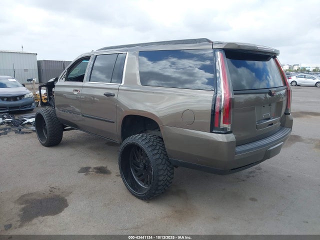 2016 CADILLAC ESCALADE ESV 1GYS4HKJ7GR165898 Photo 2