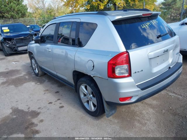2011 JEEP COMPASS 1J4NF1FB2BD239235 Photo 2