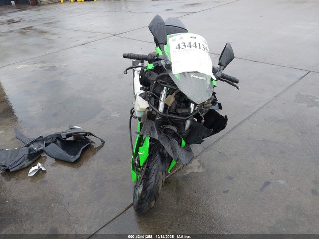 2013 Kawasaki Ex300 A მანქანა იყიდება აუქციონზე, vin: JKAEX8A15DDA12048, აუქციონის ნომერი: 43441358