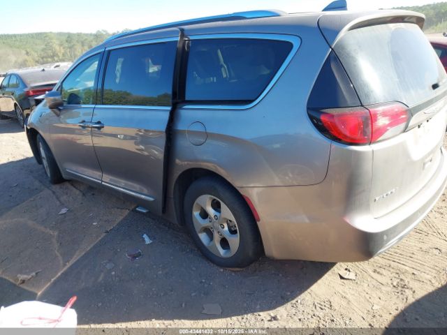 2018 CHRYSLER PACIFICA HYBRID 2C4RC1L71JR124850 Photo 2