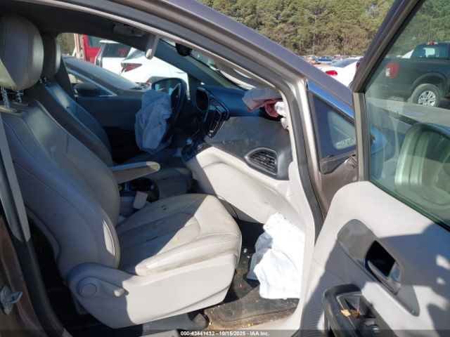 2018 CHRYSLER PACIFICA HYBRID 2C4RC1L71JR124850 Photo 4