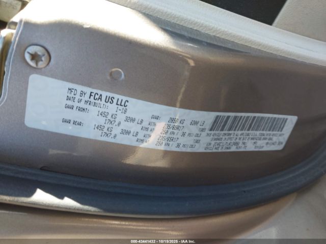 2018 CHRYSLER PACIFICA HYBRID 2C4RC1L71JR124850 Photo 8