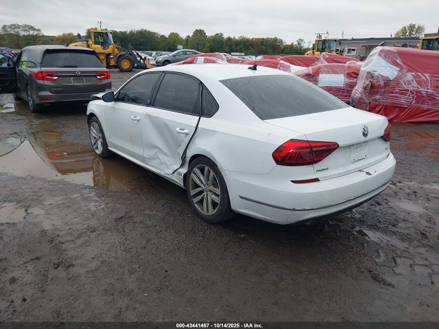 2019 VOLKSWAGEN PASSAT 1VWLA7A30KC008657 Photo 2