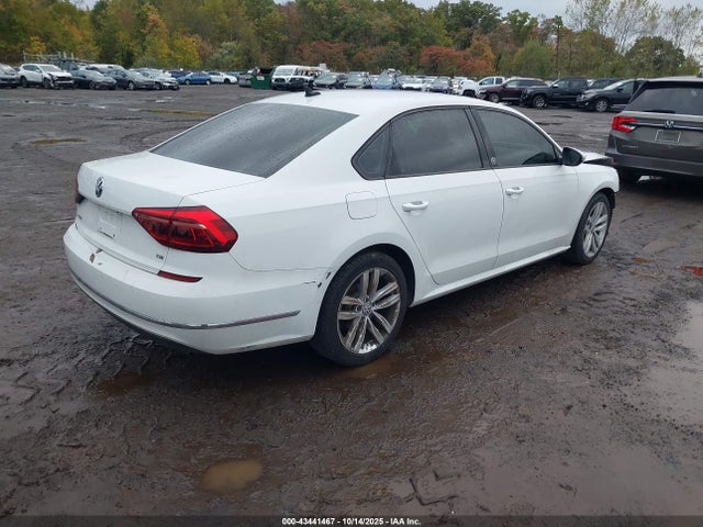 2019 VOLKSWAGEN PASSAT 1VWLA7A30KC008657 Photo 3