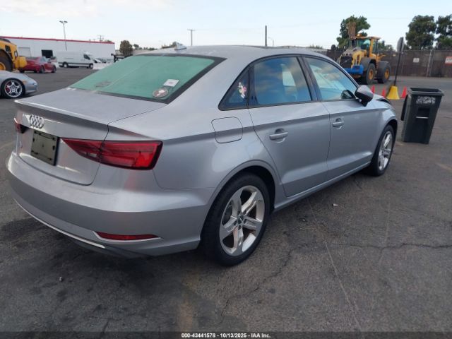 2018 AUDI A3 WAUAUGFF4J1022122 Photo 3