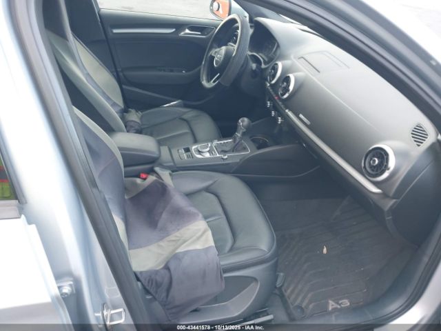 2018 AUDI A3 WAUAUGFF4J1022122 Photo 4