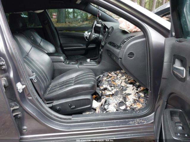 2019 CHRYSLER 300 2C3CCABG1KH635087 Photo 4