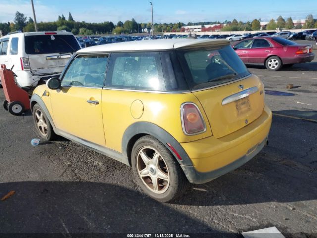2007 MINI COOPER WMWMF33587TL67033 Photo 2