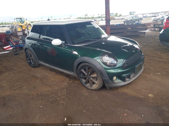 2011 MINI COOPER S WMWSV3C52BTY11770 Photo 0