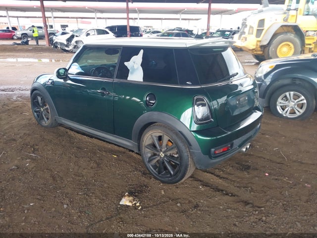 2011 MINI COOPER S WMWSV3C52BTY11770 Photo 2