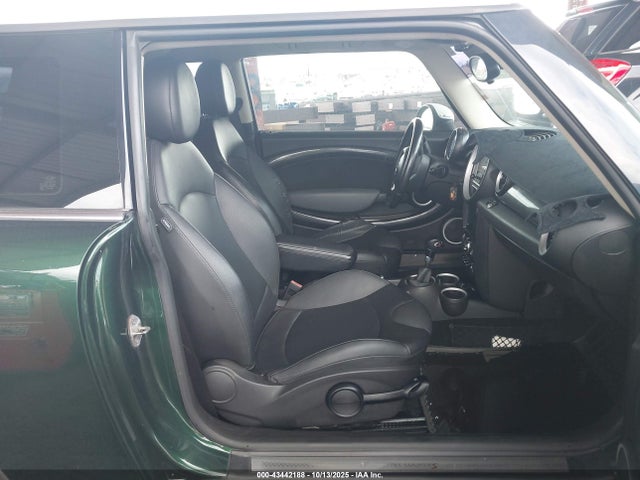 2011 MINI COOPER S WMWSV3C52BTY11770 Photo 4