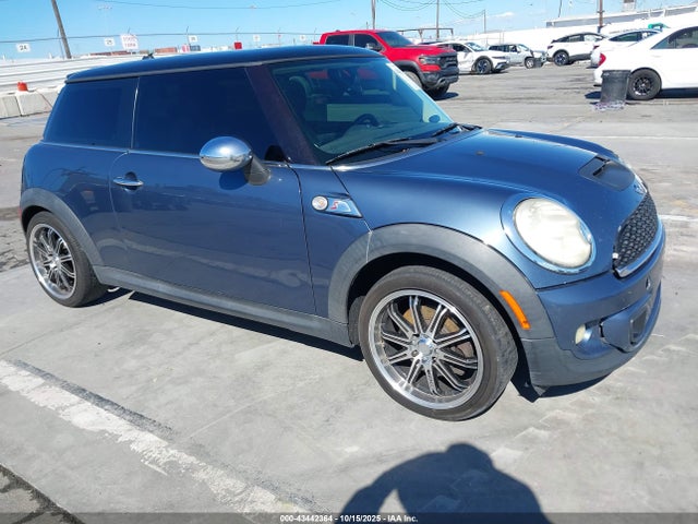 2011 MINI COOPER S WMWSV3C58BTY21302 Photo 0