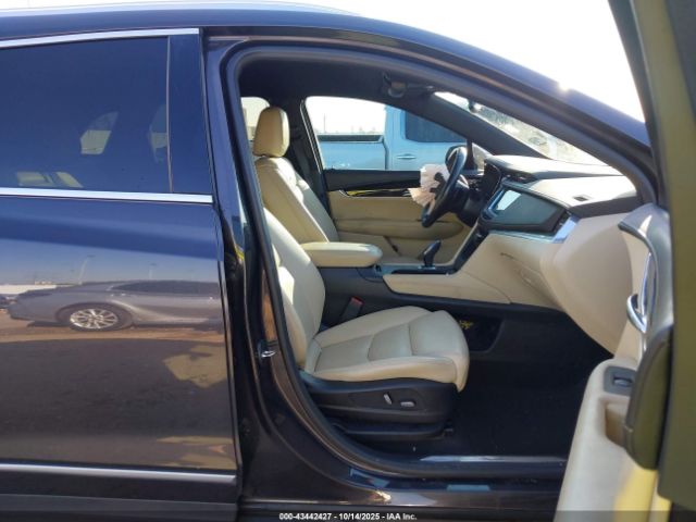 2017 CADILLAC XT5 1GYKNARS1HZ155856 Photo 4