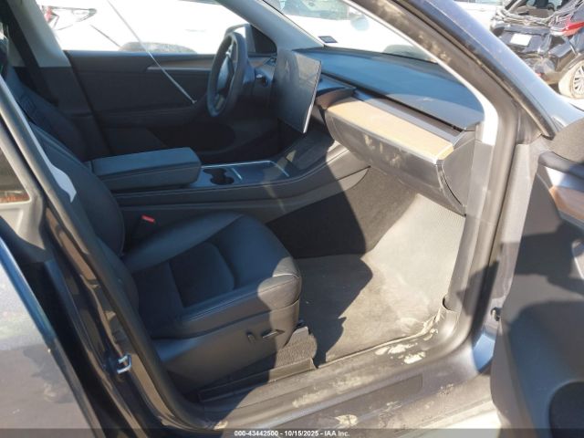 2023 TESLA MODEL Y 7SAYGDEE9PA158925 Photo 4
