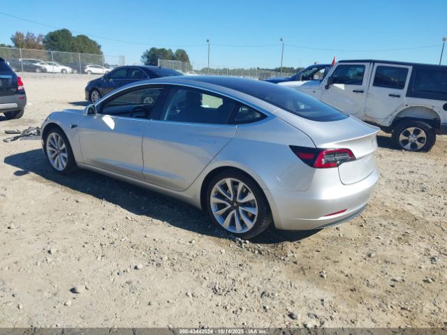 2018 TESLA MODEL 3 5YJ3E1EA9JF048637 Photo 2