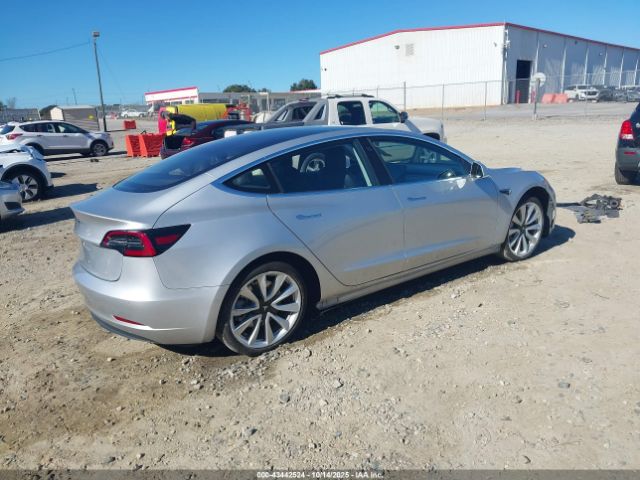 2018 TESLA MODEL 3 5YJ3E1EA9JF048637 Photo 3