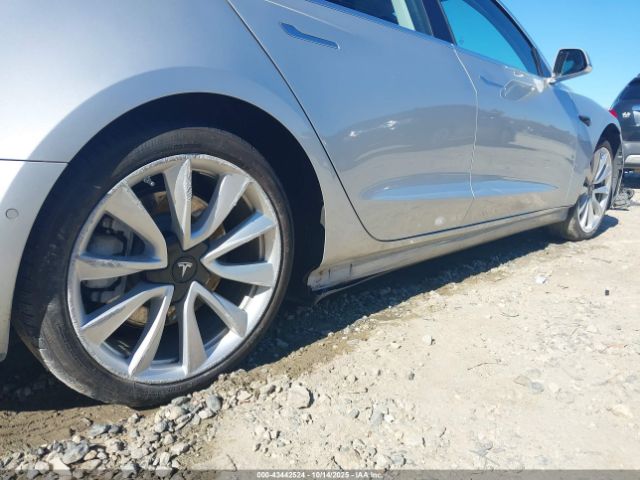 2018 TESLA MODEL 3 5YJ3E1EA9JF048637 Photo 5
