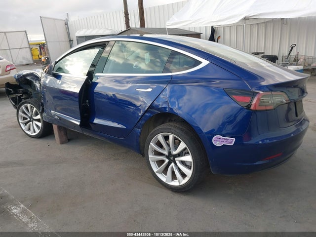 2019 TESLA MODEL 3 5YJ3E1EA7KF417450 Photo 2