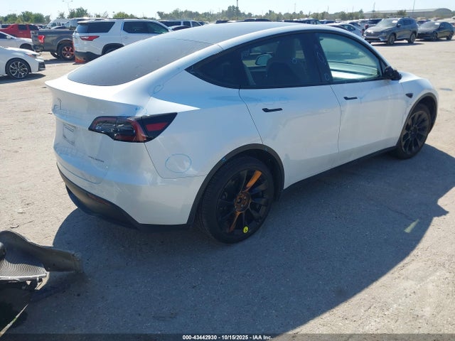 2024 TESLA MODEL Y 7SAYGAEE0RF106796 Photo 3
