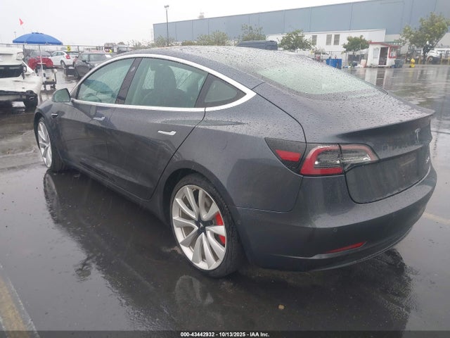 2018 TESLA MODEL 3 5YJ3E1EBXJF105842 Photo 2