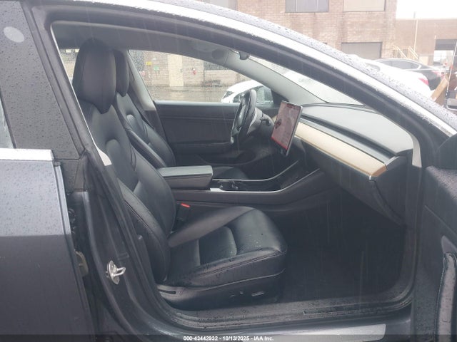 2018 TESLA MODEL 3 5YJ3E1EBXJF105842 Photo 4