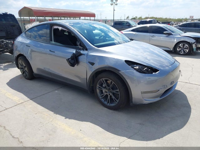 2024 TESLA MODEL Y 7SAYGDEE7RA320490 Photo 0