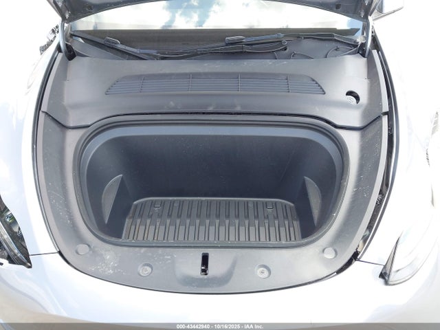 2024 TESLA MODEL Y 7SAYGDEE7RA320490 Photo 9