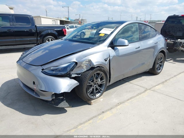 2024 TESLA MODEL Y 7SAYGDEE7RA320490 Photo 1