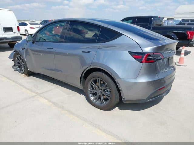 2024 TESLA MODEL Y 7SAYGDEE7RA320490 Photo 2