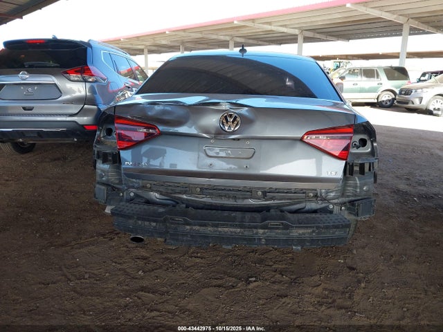 1VWAA7A34JC022552 Volkswagen Passat 2.0t R-line/2.0t S