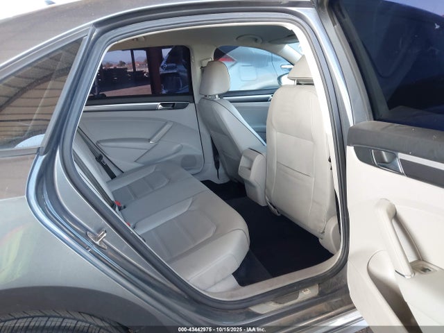 1VWAA7A34JC022552 Volkswagen Passat 2.0t R-line/2.0t S