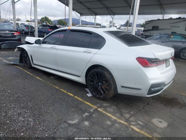 2022 BMW 740 WBA7T2C00NCK26779 Photo 2