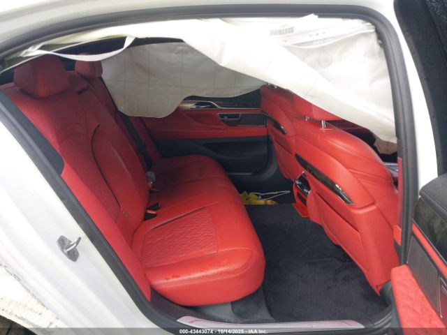 2022 BMW 740 WBA7T2C00NCK26779 Photo 7