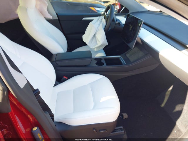 2025 TESLA MODEL Y 7SAYGDEE6SA347587 Photo 4