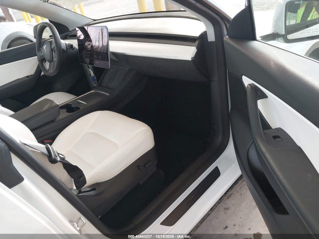 2022 TESLA MODEL Y 7SAYGAEE3NF427483 Photo 4