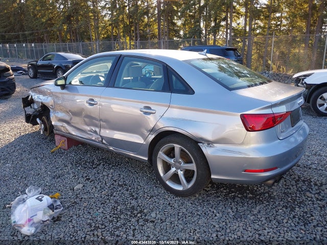 2015 AUDI A3 WAUACGFFXF1127760 Photo 2