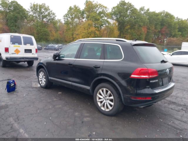 2011 VOLKSWAGEN TOUAREG WVGFF9BP6BD004651 Photo 2