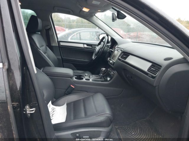 2011 VOLKSWAGEN TOUAREG WVGFF9BP6BD004651 Photo 4